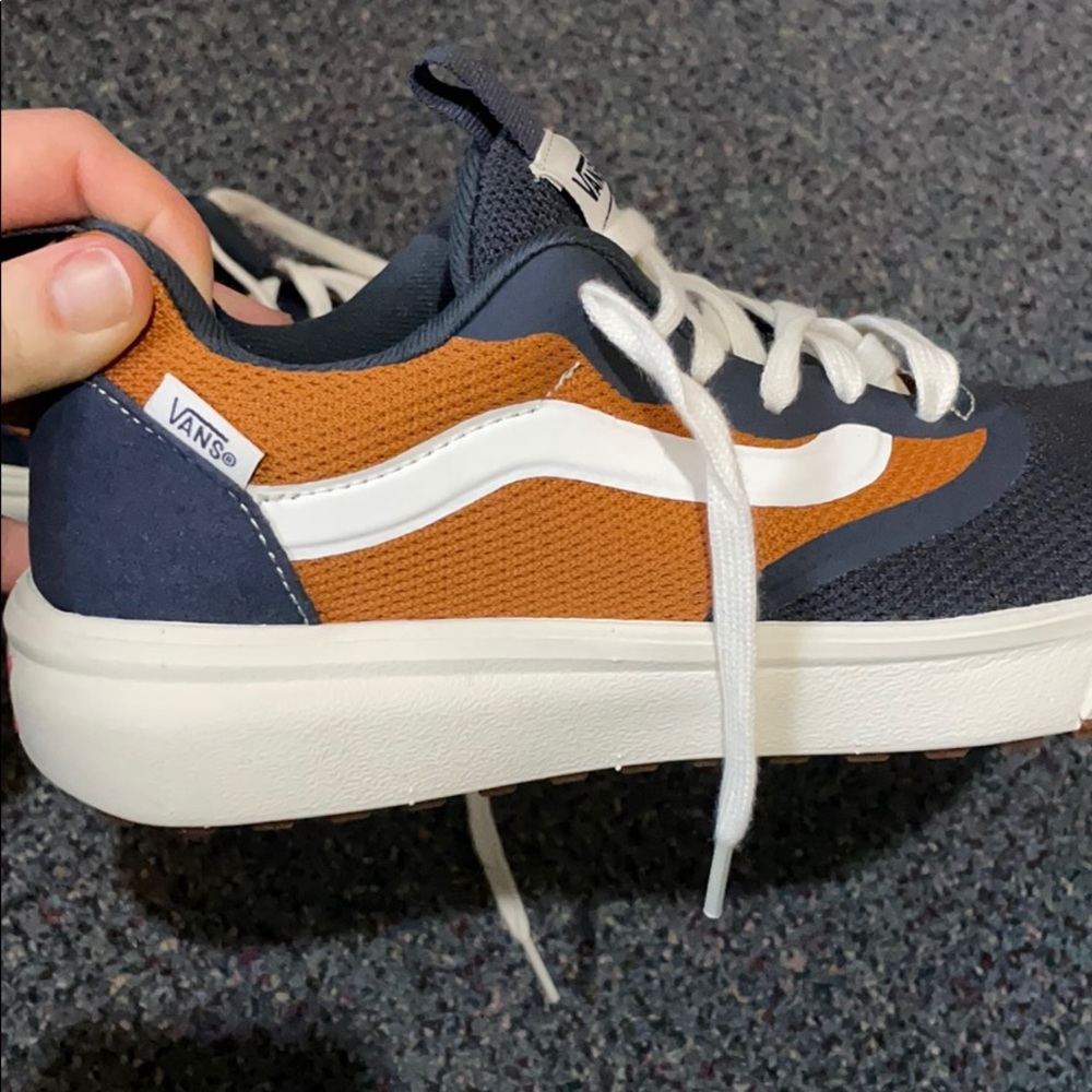 Vans - Picture 3 of 6